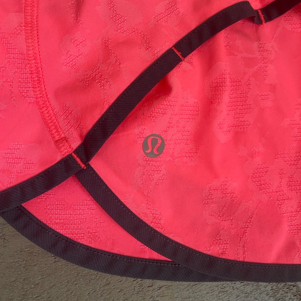 Lululemon Speed Shorts Jacquard Flash Deep Cool Neon Black Trim Pink Size 8 - Picture 9 of 17